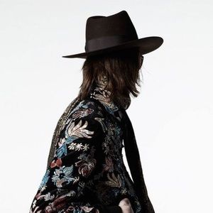 Meet your Posher, Superstar